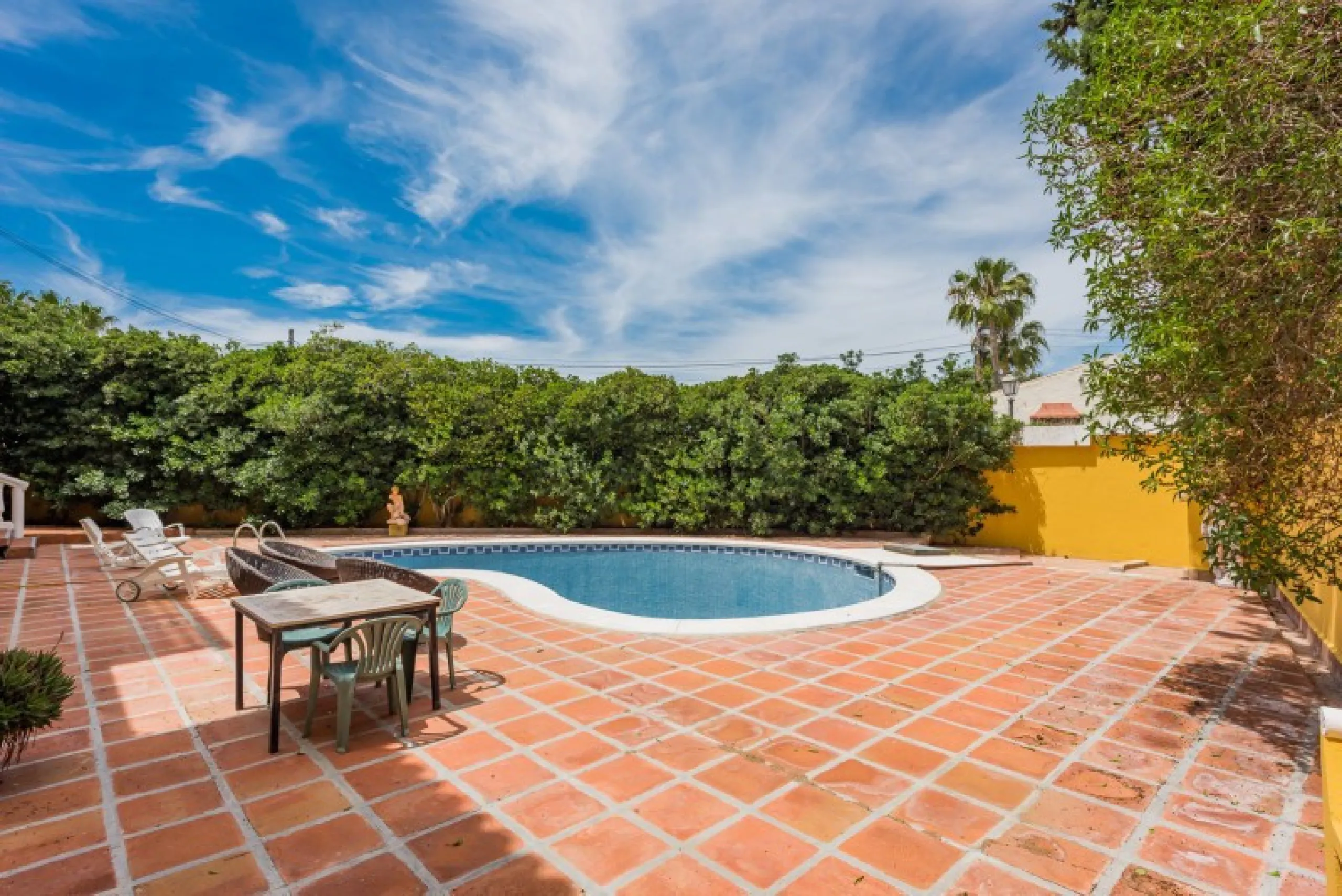 House - Detached Villa в продаже в Marbella, Málaga. В доме 9 спален и 8 ванных комнат. Площадь дома 712 м². Площадь участка 1023 м²