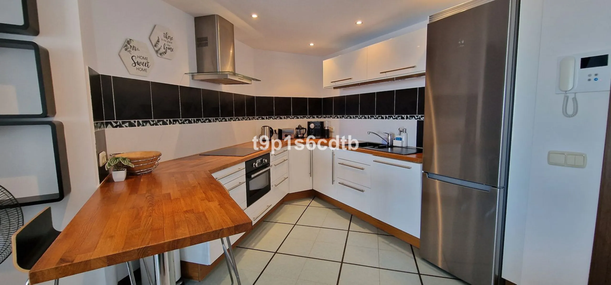 Apartment - Middle Floor Apartment в продаже в Marbella, Málaga. В доме 3 спален и 3 ванных комнат. Площадь дома 138 м²