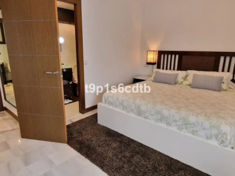 Apartment - Middle Floor Apartment в продаже в Marbella, Málaga. В доме 3 спален и 3 ванных комнат. Площадь дома 138 м²