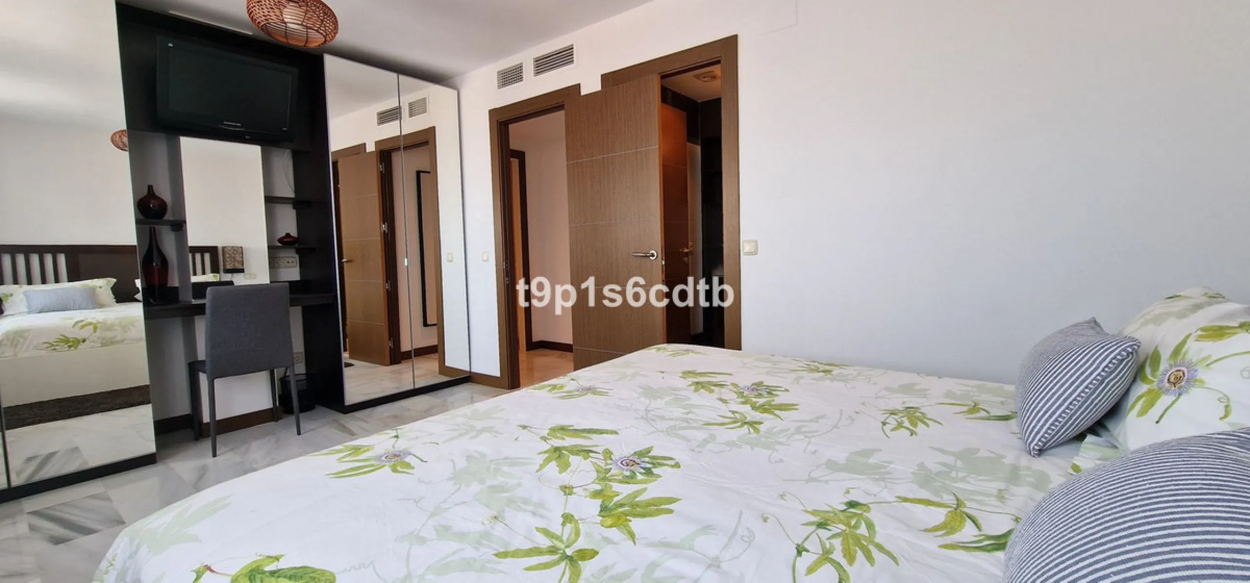 Apartment - Middle Floor Apartment в продаже в Marbella, Málaga. В доме 3 спален и 3 ванных комнат. Площадь дома 138 м²