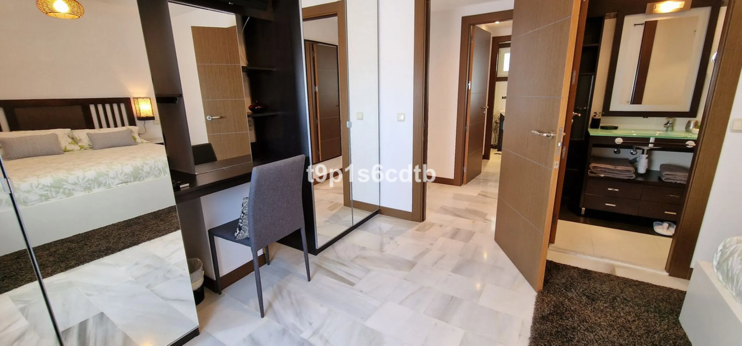 Apartment - Middle Floor Apartment в продаже в Marbella, Málaga. В доме 3 спален и 3 ванных комнат. Площадь дома 138 м²