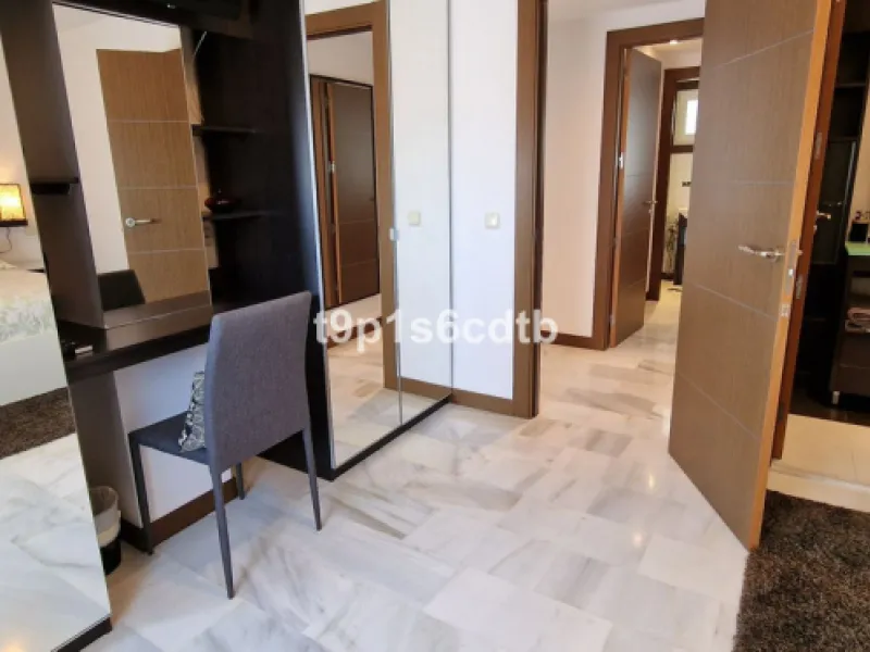 Apartment - Middle Floor Apartment в продаже в Marbella, Málaga. В доме 3 спален и 3 ванных комнат. Площадь дома 138 м²
