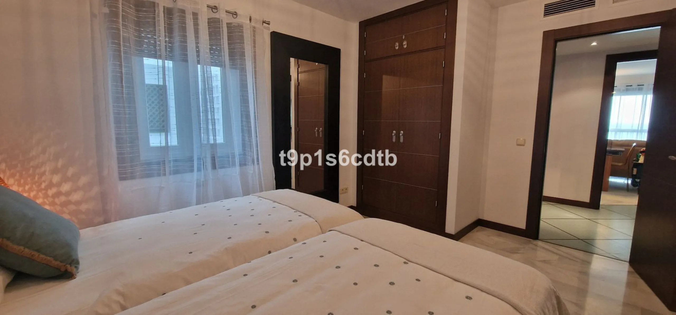 Apartment - Middle Floor Apartment в продаже в Marbella, Málaga. В доме 3 спален и 3 ванных комнат. Площадь дома 138 м²