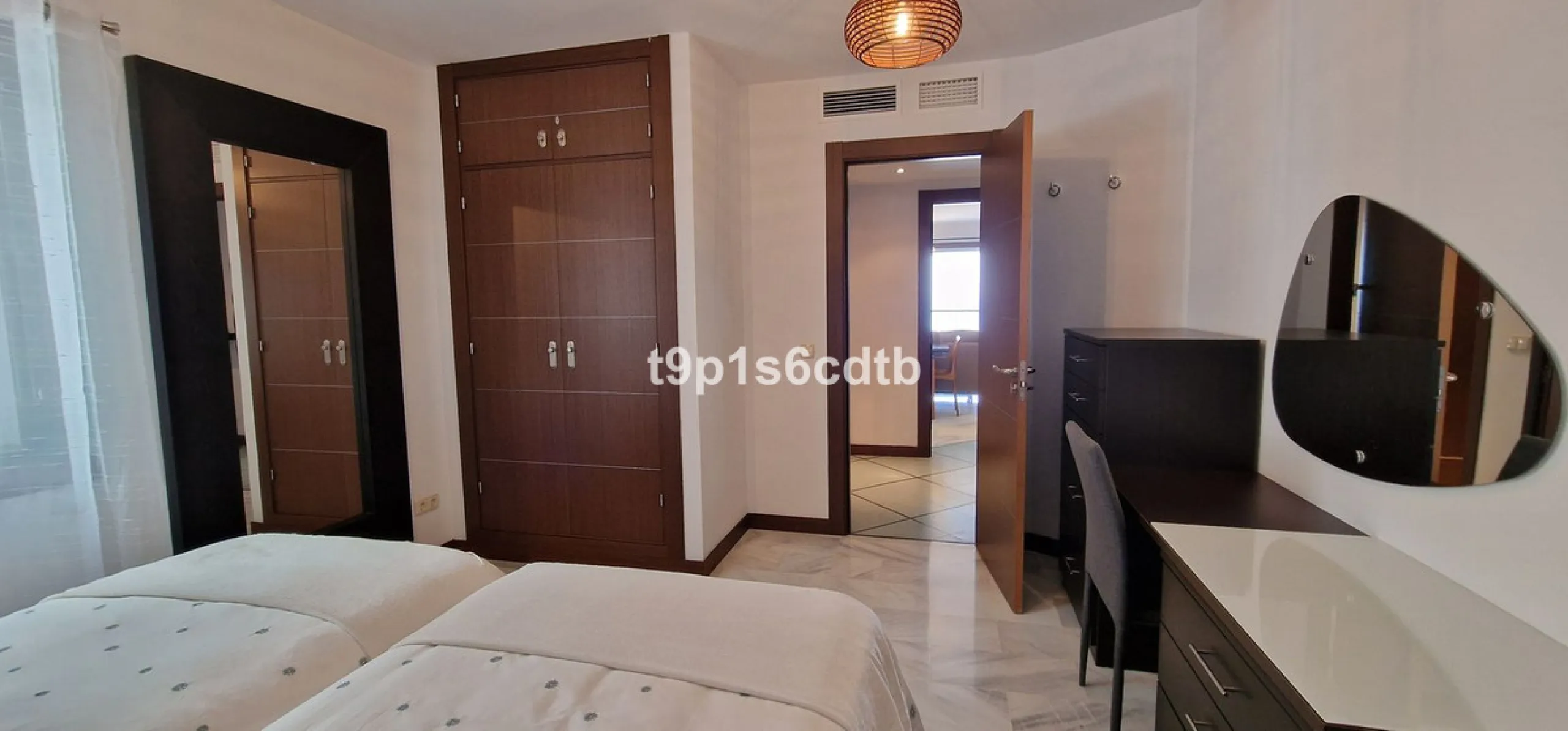 Apartment - Middle Floor Apartment в продаже в Marbella, Málaga. В доме 3 спален и 3 ванных комнат. Площадь дома 138 м²