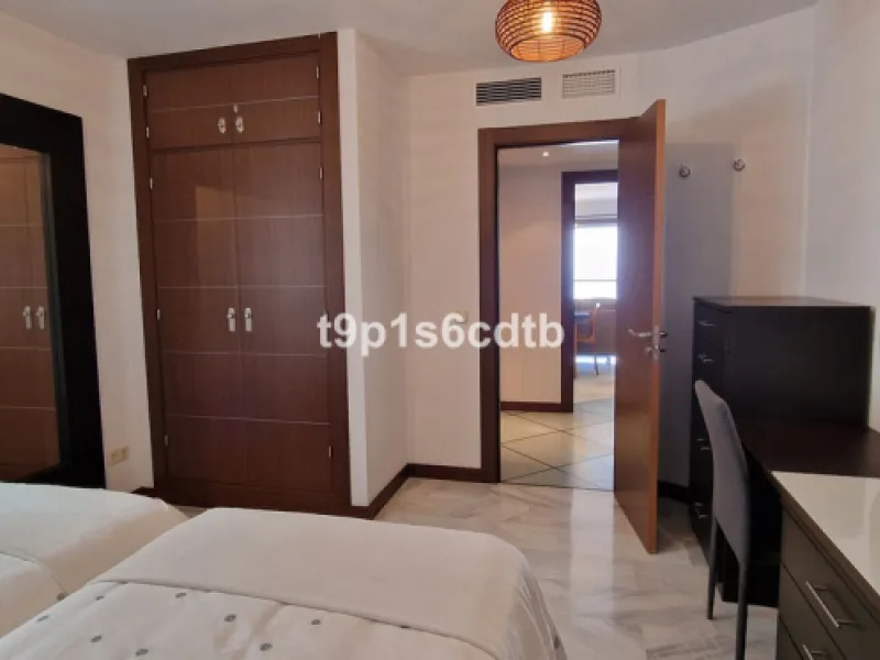 Apartment - Middle Floor Apartment в продаже в Marbella, Málaga. В доме 3 спален и 3 ванных комнат. Площадь дома 138 м²