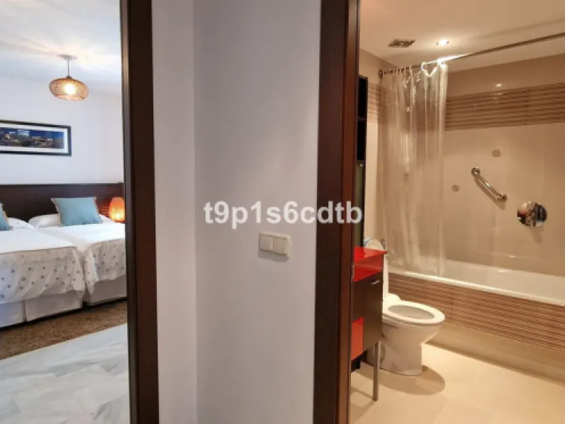 Apartment - Middle Floor Apartment в продаже в Marbella, Málaga. В доме 3 спален и 3 ванных комнат. Площадь дома 138 м²