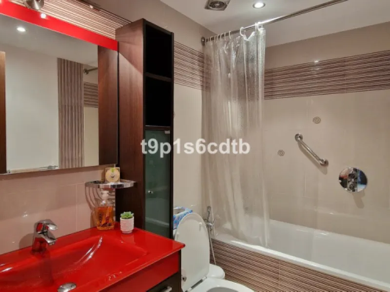 Apartment - Middle Floor Apartment в продаже в Marbella, Málaga. В доме 3 спален и 3 ванных комнат. Площадь дома 138 м²