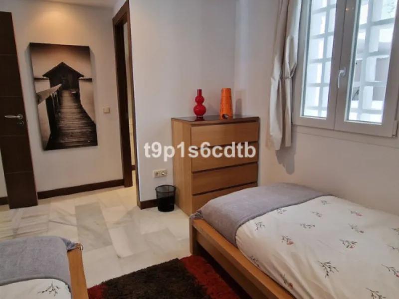 Apartment - Middle Floor Apartment в продаже в Marbella, Málaga. В доме 3 спален и 3 ванных комнат. Площадь дома 138 м²