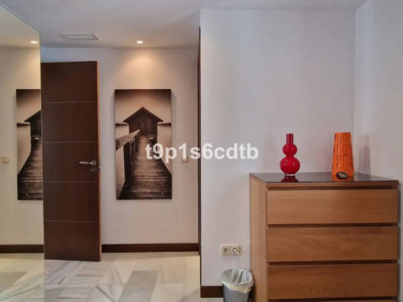 Apartment - Middle Floor Apartment в продаже в Marbella, Málaga. В доме 3 спален и 3 ванных комнат. Площадь дома 138 м²