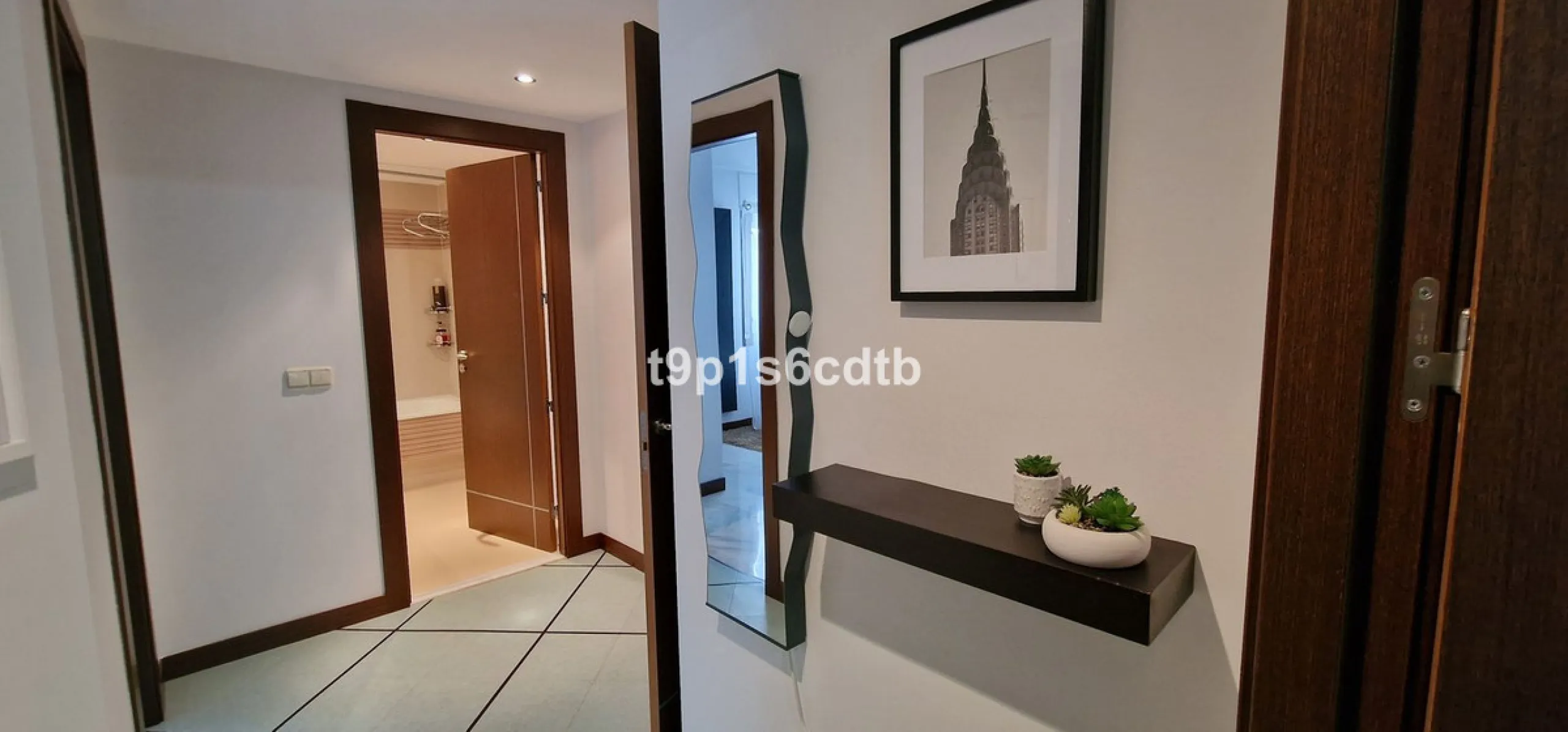 Apartment - Middle Floor Apartment в продаже в Marbella, Málaga. В доме 3 спален и 3 ванных комнат. Площадь дома 138 м²