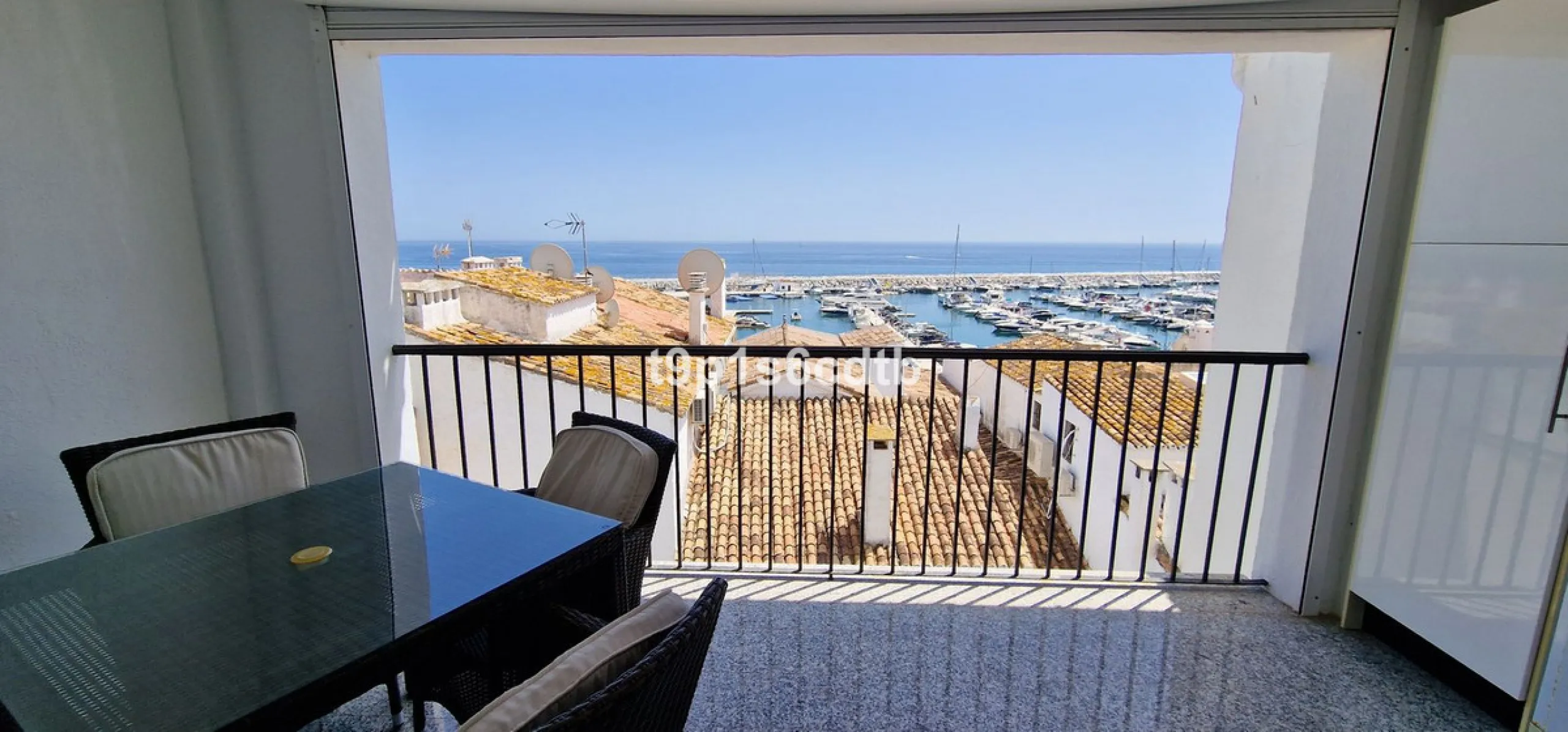 Apartment - Middle Floor Apartment в продаже в Marbella, Málaga. В доме 3 спален и 3 ванных комнат. Площадь дома 138 м²