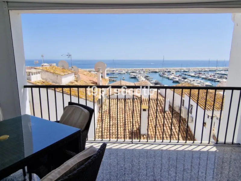 Apartment - Middle Floor Apartment в продаже в Marbella, Málaga. В доме 3 спален и 3 ванных комнат. Площадь дома 138 м²