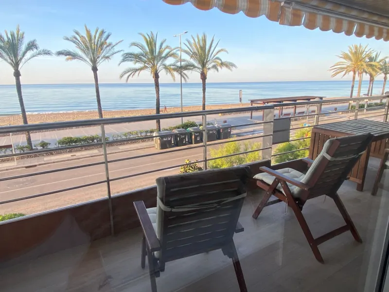 Exclusive seafront apartment in Calafell with private club access