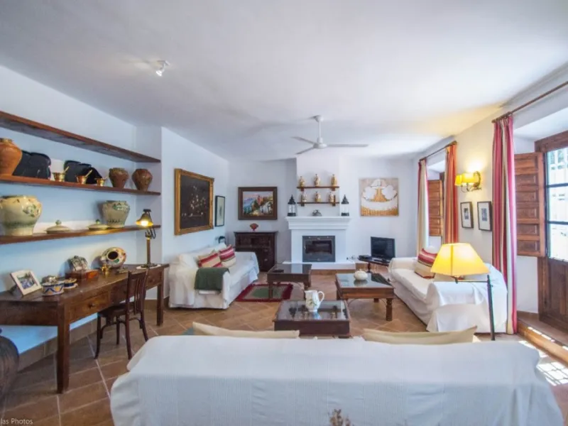Fantastically Elegant Finca Between Archidona and Villanueva de Tapia, which is Totally Fenced/ Walled. The Finca and Dwelling Feature Total Privacy, and Yet is Only Four minutes from the Motorway and Equidistant between Malaga and Granada Airports..