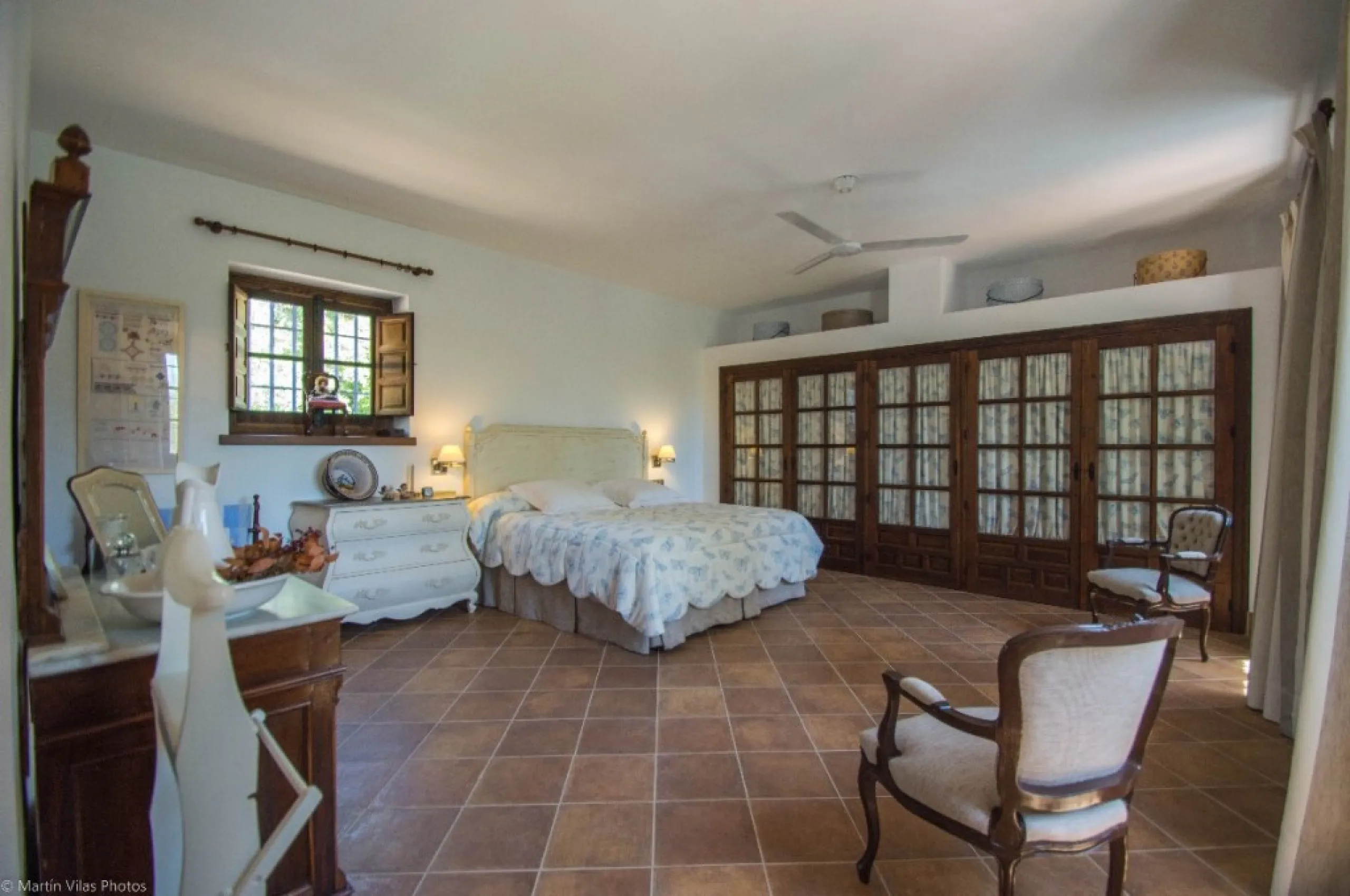 Fantastically Elegant Finca Between Archidona and Villanueva de Tapia, which is Totally Fenced/ Walled. The Finca and Dwelling Feature Total Privacy, and Yet is Only Four minutes from the Motorway and Equidistant between Malaga and Granada Airports..