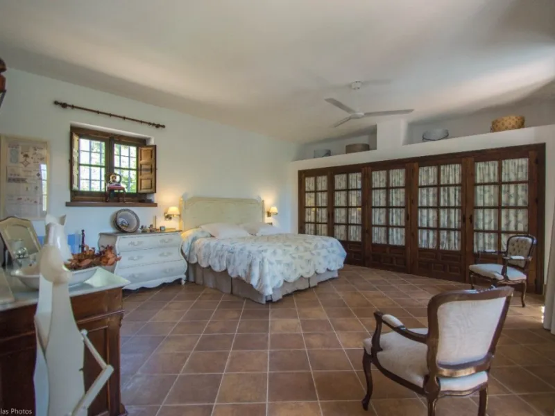 Fantastically Elegant Finca Between Archidona and Villanueva de Tapia, which is Totally Fenced/ Walled. The Finca and Dwelling Feature Total Privacy, and Yet is Only Four minutes from the Motorway and Equidistant between Malaga and Granada Airports..
