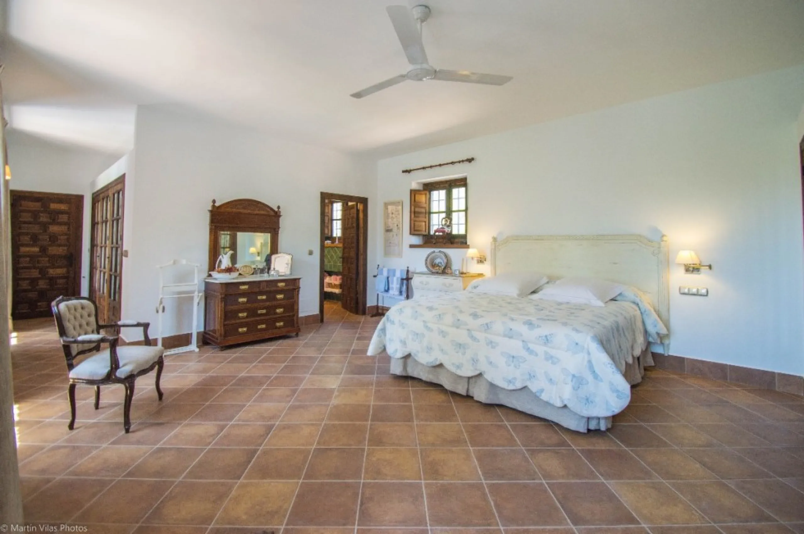 Fantastically Elegant Finca Between Archidona and Villanueva de Tapia, which is Totally Fenced/ Walled. The Finca and Dwelling Feature Total Privacy, and Yet is Only Four minutes from the Motorway and Equidistant between Malaga and Granada Airports..