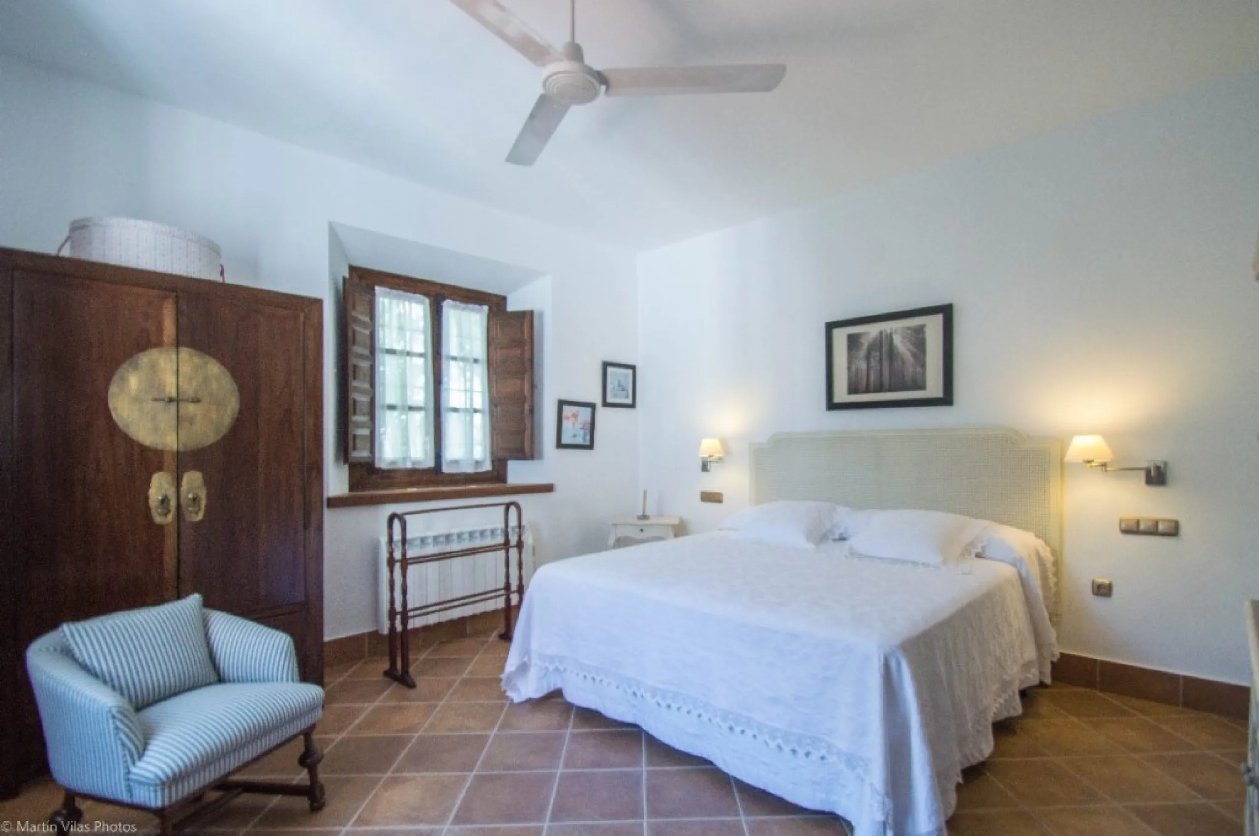 Fantastically Elegant Finca Between Archidona and Villanueva de Tapia, which is Totally Fenced/ Walled. The Finca and Dwelling Feature Total Privacy, and Yet is Only Four minutes from the Motorway and Equidistant between Malaga and Granada Airports..