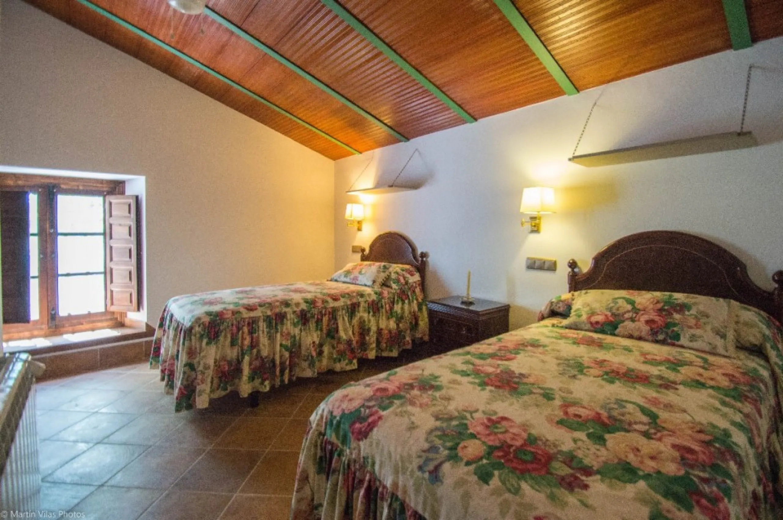 Fantastically Elegant Finca Between Archidona and Villanueva de Tapia, which is Totally Fenced/ Walled. The Finca and Dwelling Feature Total Privacy, and Yet is Only Four minutes from the Motorway and Equidistant between Malaga and Granada Airports..