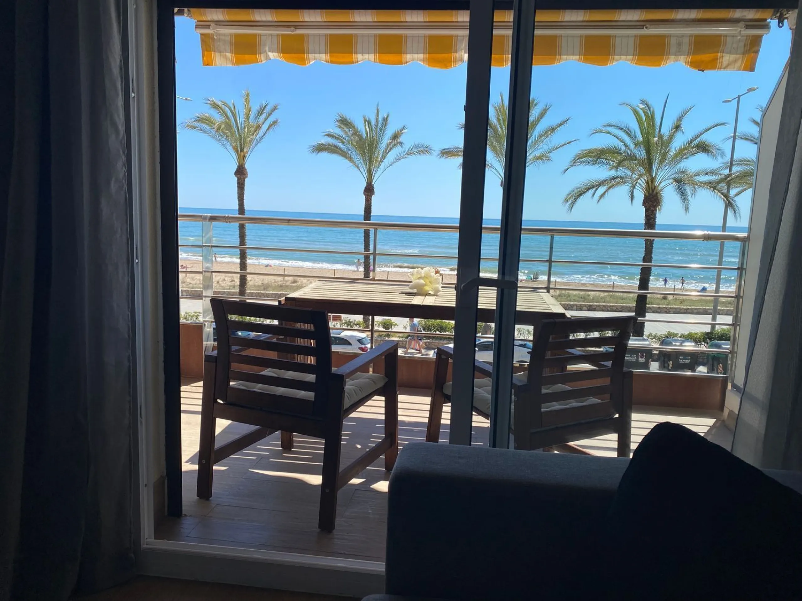 Exclusive seafront apartment in Calafell with private club access