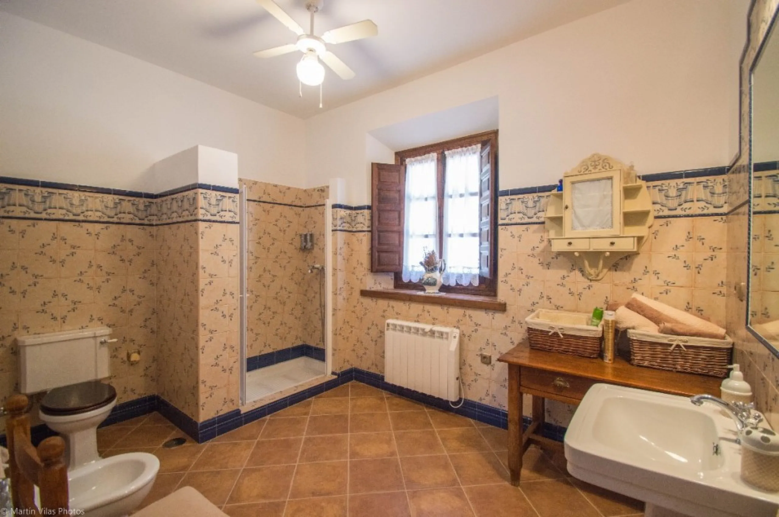Fantastically Elegant Finca Between Archidona and Villanueva de Tapia, which is Totally Fenced/ Walled. The Finca and Dwelling Feature Total Privacy, and Yet is Only Four minutes from the Motorway and Equidistant between Malaga and Granada Airports..