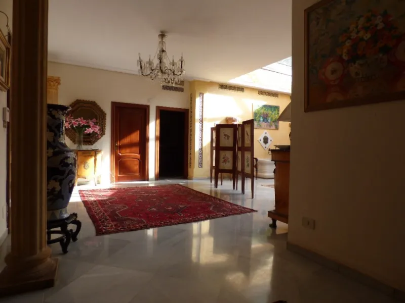 THE LARGEST HOUSE IN TORRENUEVA IN MIJAS AT WALKING DISTANCE TO THE BEACH AND TO THE MOST POPULAR VILLAGE OF LA CALA WHERE YOU FIND SUPERMARKETS, BARS, SHOPS, RESTAURANTS ETC. THE ROOMS ARE ALL VERY SPACIOUS ON THE MAINFLOOR THERE ARE 3 LIVING ROOMS TWO S