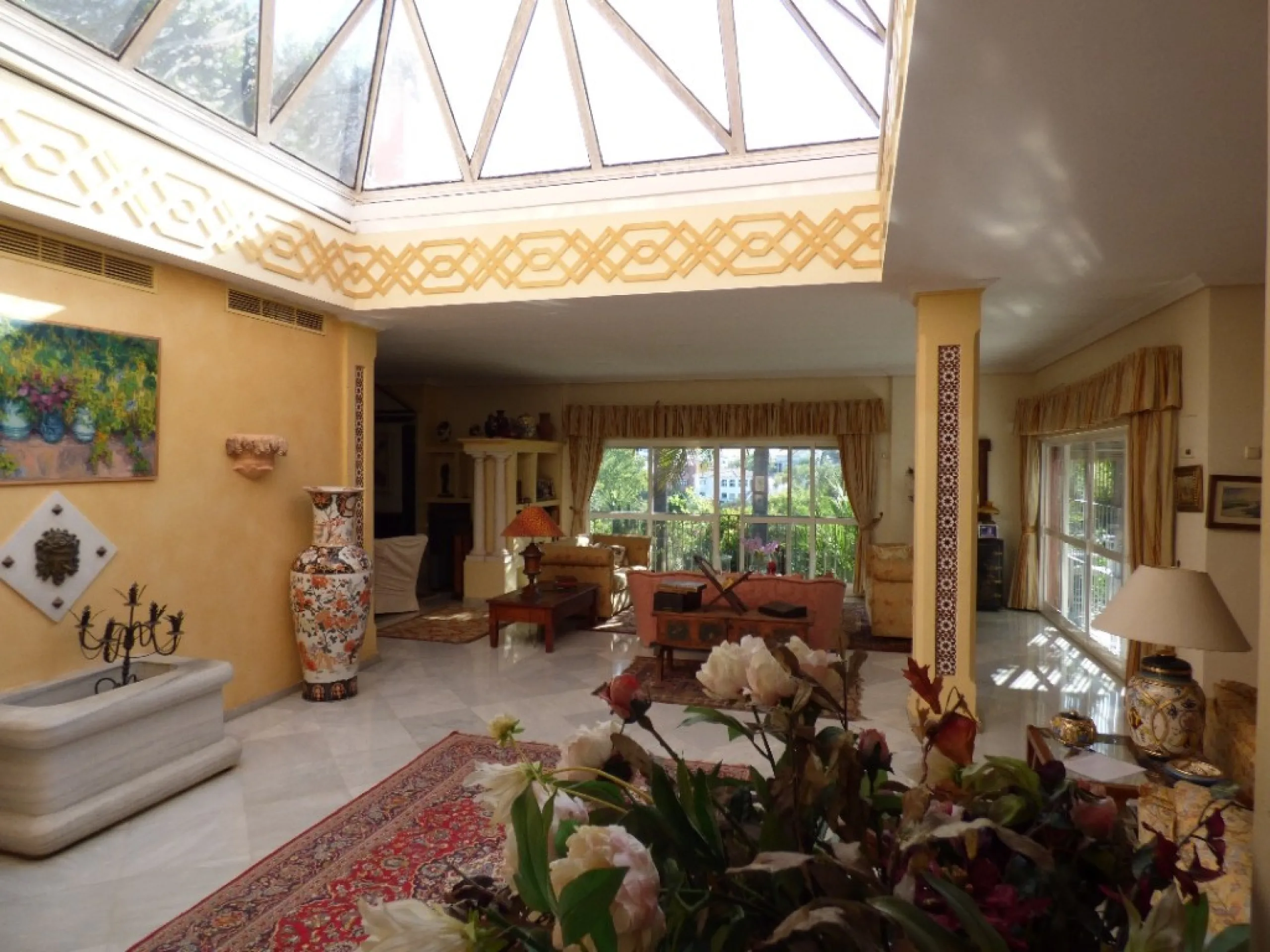 THE LARGEST HOUSE IN TORRENUEVA IN MIJAS AT WALKING DISTANCE TO THE BEACH AND TO THE MOST POPULAR VILLAGE OF LA CALA WHERE YOU FIND SUPERMARKETS, BARS, SHOPS, RESTAURANTS ETC. THE ROOMS ARE ALL VERY SPACIOUS ON THE MAINFLOOR THERE ARE 3 LIVING ROOMS TWO S