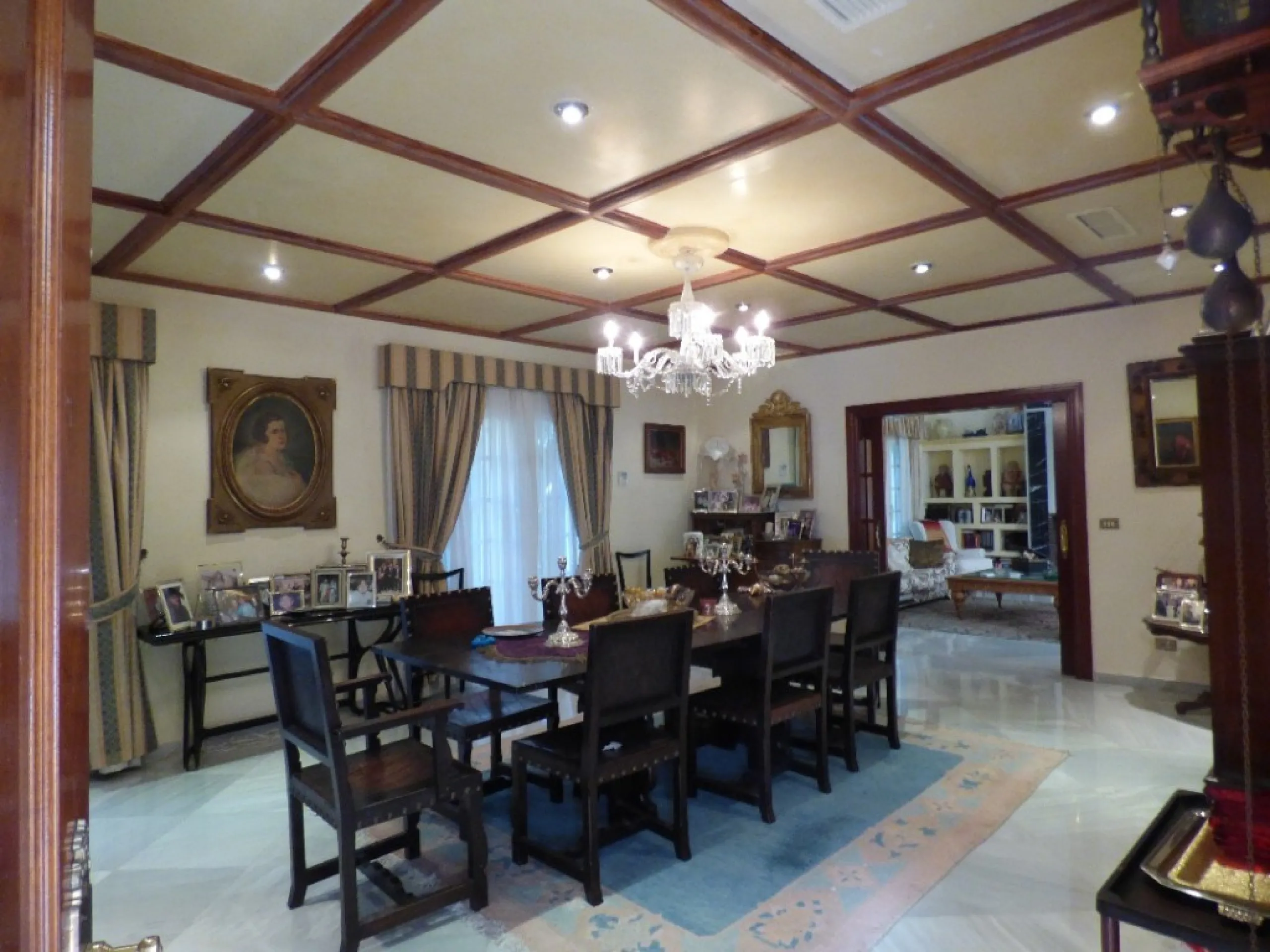 THE LARGEST HOUSE IN TORRENUEVA IN MIJAS AT WALKING DISTANCE TO THE BEACH AND TO THE MOST POPULAR VILLAGE OF LA CALA WHERE YOU FIND SUPERMARKETS, BARS, SHOPS, RESTAURANTS ETC. THE ROOMS ARE ALL VERY SPACIOUS ON THE MAINFLOOR THERE ARE 3 LIVING ROOMS TWO S