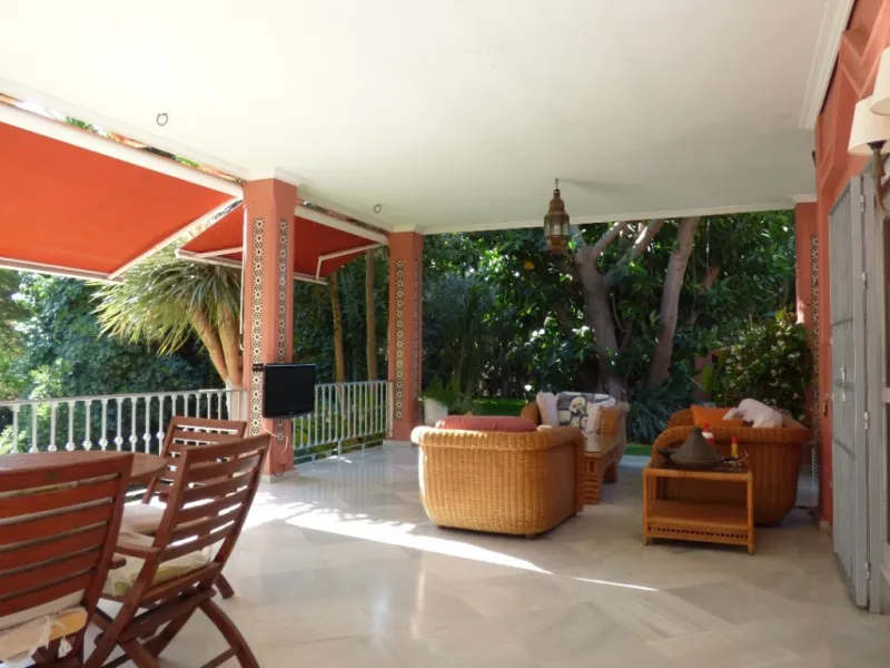THE LARGEST HOUSE IN TORRENUEVA IN MIJAS AT WALKING DISTANCE TO THE BEACH AND TO THE MOST POPULAR VILLAGE OF LA CALA WHERE YOU FIND SUPERMARKETS, BARS, SHOPS, RESTAURANTS ETC. THE ROOMS ARE ALL VERY SPACIOUS ON THE MAINFLOOR THERE ARE 3 LIVING ROOMS TWO S