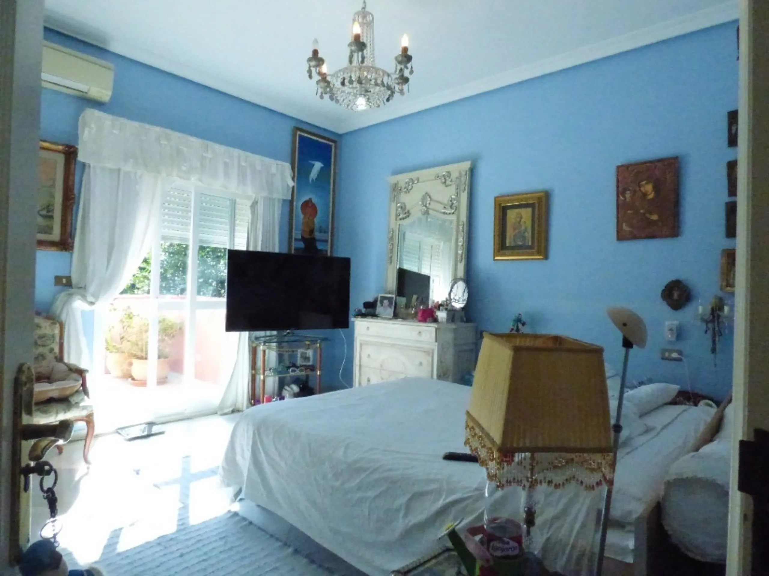 THE LARGEST HOUSE IN TORRENUEVA IN MIJAS AT WALKING DISTANCE TO THE BEACH AND TO THE MOST POPULAR VILLAGE OF LA CALA WHERE YOU FIND SUPERMARKETS, BARS, SHOPS, RESTAURANTS ETC. THE ROOMS ARE ALL VERY SPACIOUS ON THE MAINFLOOR THERE ARE 3 LIVING ROOMS TWO S