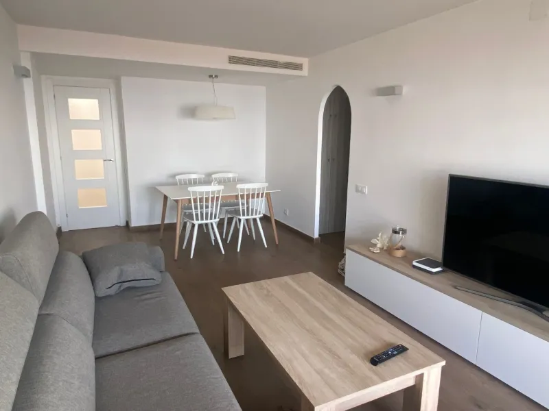 Exclusive seafront apartment in Calafell with private club access