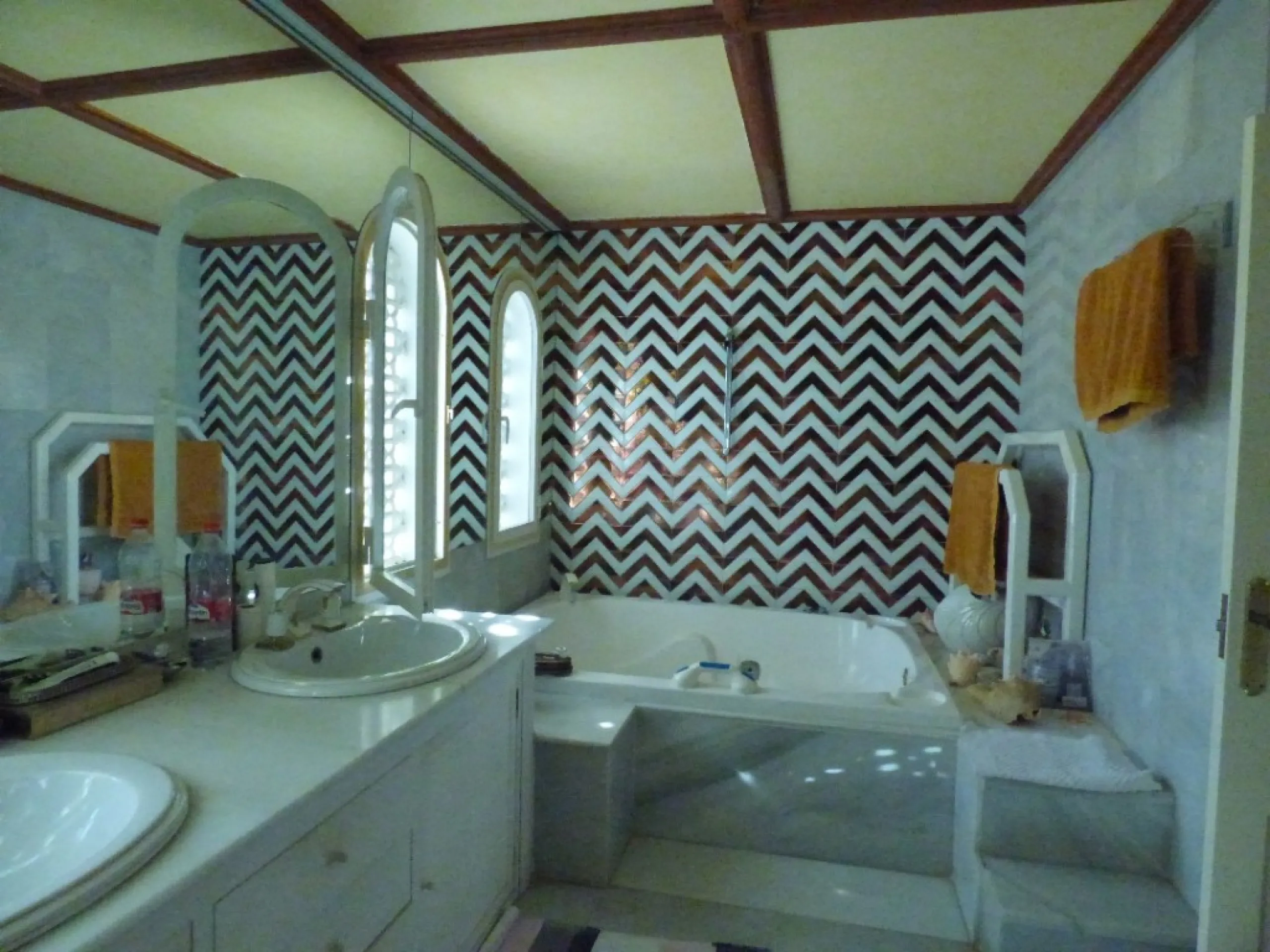 THE LARGEST HOUSE IN TORRENUEVA IN MIJAS AT WALKING DISTANCE TO THE BEACH AND TO THE MOST POPULAR VILLAGE OF LA CALA WHERE YOU FIND SUPERMARKETS, BARS, SHOPS, RESTAURANTS ETC. THE ROOMS ARE ALL VERY SPACIOUS ON THE MAINFLOOR THERE ARE 3 LIVING ROOMS TWO S