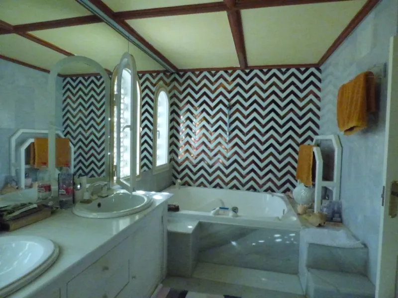 THE LARGEST HOUSE IN TORRENUEVA IN MIJAS AT WALKING DISTANCE TO THE BEACH AND TO THE MOST POPULAR VILLAGE OF LA CALA WHERE YOU FIND SUPERMARKETS, BARS, SHOPS, RESTAURANTS ETC. THE ROOMS ARE ALL VERY SPACIOUS ON THE MAINFLOOR THERE ARE 3 LIVING ROOMS TWO S