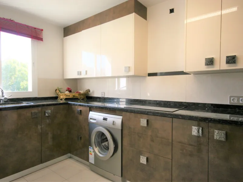 Situated frontline golf in the highly desirable area of Guadalmina Alta lies what is possible the only Art Deco apartment in the whole of Andalucia. This utterly stunning duplex penthouse is located in small quiet complex of apartments away from any road 