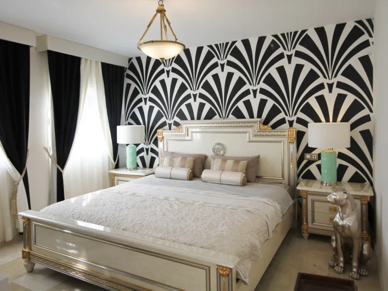 Situated frontline golf in the highly desirable area of Guadalmina Alta lies what is possible the only Art Deco apartment in the whole of Andalucia. This utterly stunning duplex penthouse is located in small quiet complex of apartments away from any road 