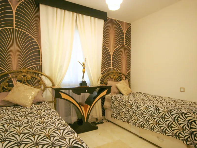 Situated frontline golf in the highly desirable area of Guadalmina Alta lies what is possible the only Art Deco apartment in the whole of Andalucia. This utterly stunning duplex penthouse is located in small quiet complex of apartments away from any road 