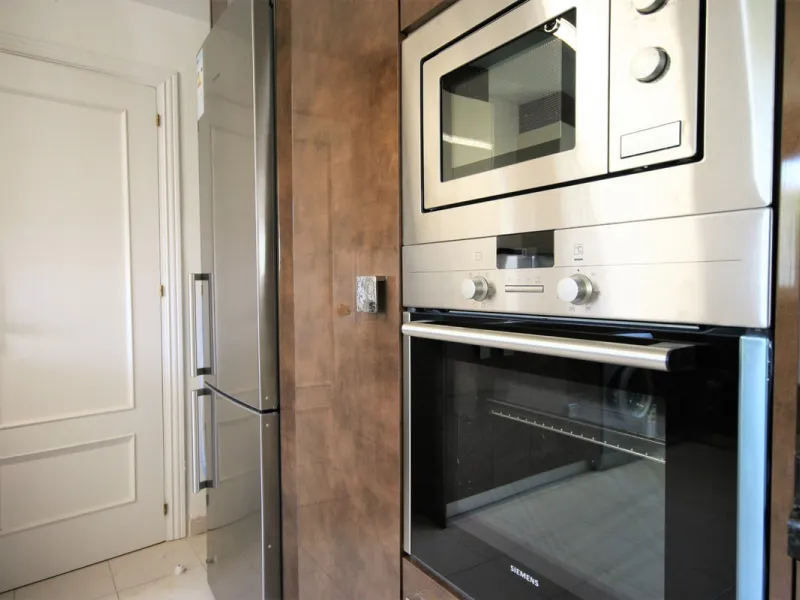 Situated frontline golf in the highly desirable area of Guadalmina Alta lies what is possible the only Art Deco apartment in the whole of Andalucia. This utterly stunning duplex penthouse is located in small quiet complex of apartments away from any road 