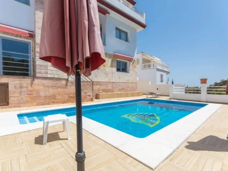 House - Detached Villa в продаже в Mijas, Málaga. В доме 5 спален и 4 ванных комнат. Площадь дома 363 м². Площадь участка 915 м²