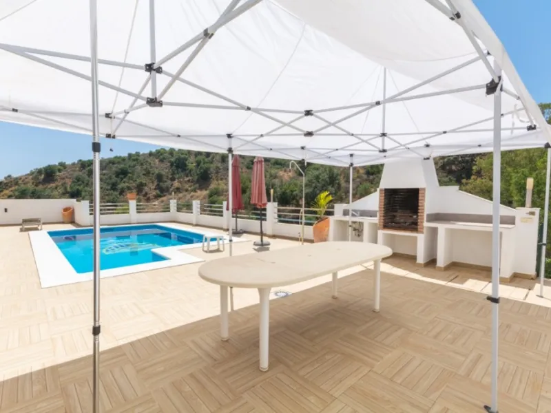 Large Villa with great qualities in Carretera de Mijas area with guest accommodation, lift and orchard.