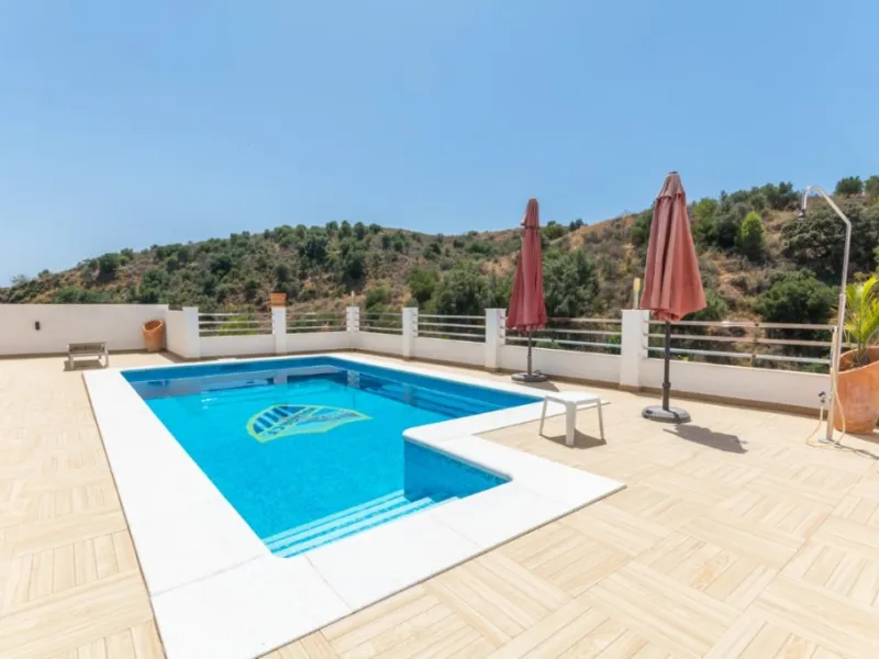 Large Villa with great qualities in Carretera de Mijas area with guest accommodation, lift and orchard.