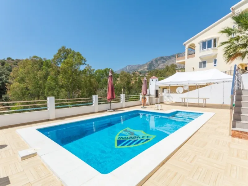 Large Villa with great qualities in Carretera de Mijas area with guest accommodation, lift and orchard.
