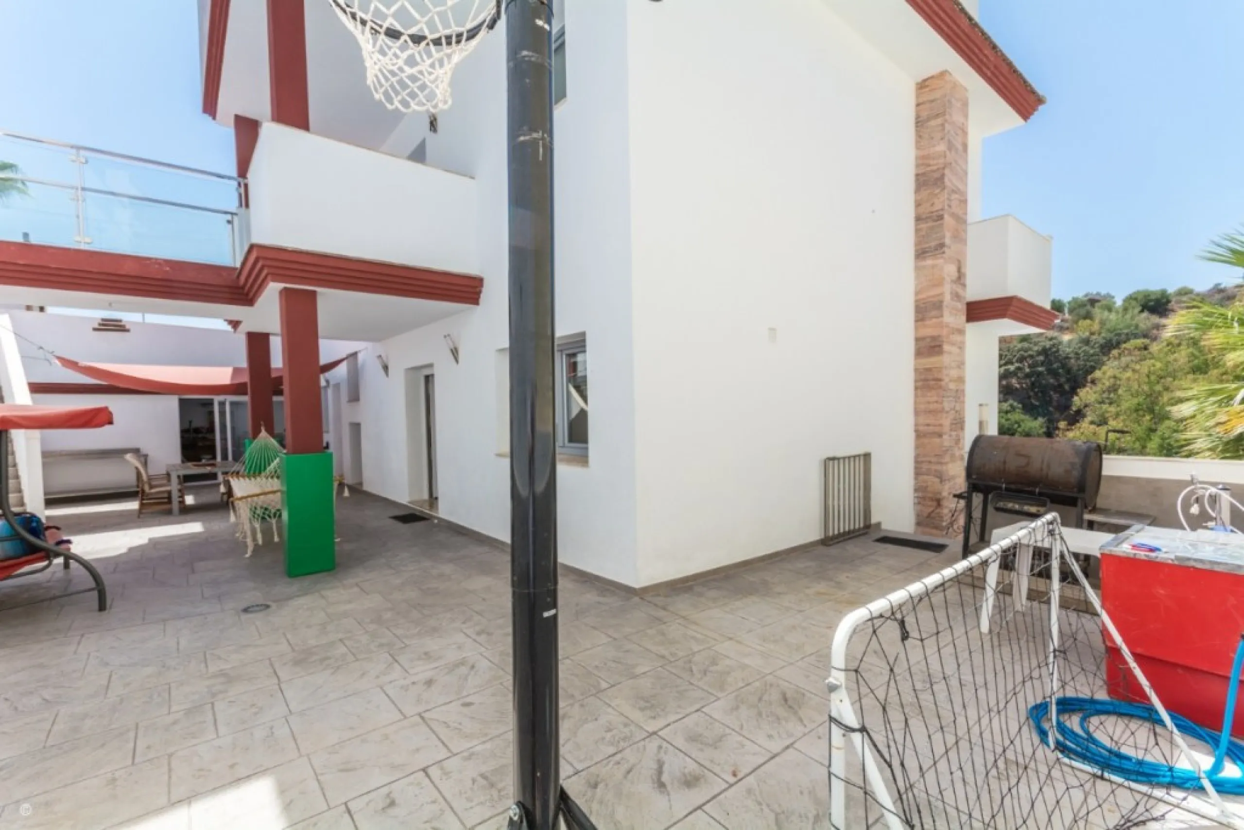 Large Villa with great qualities in Carretera de Mijas area with guest accommodation, lift and orchard.