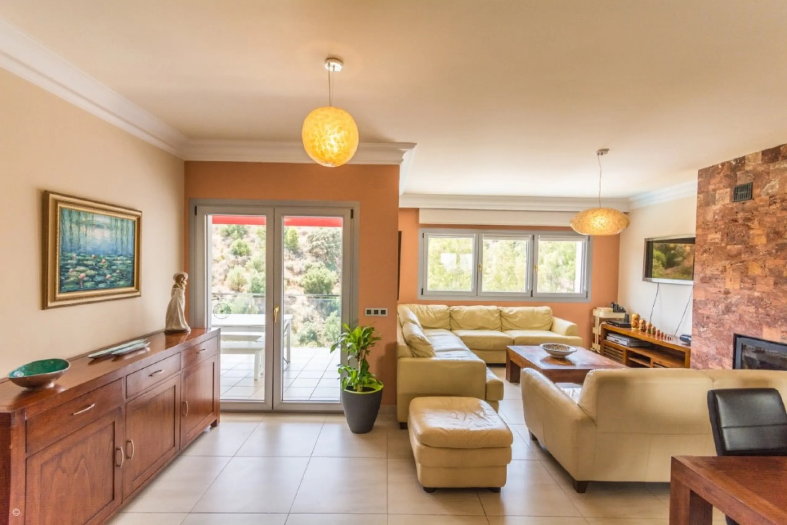 Large Villa with great qualities in Carretera de Mijas area with guest accommodation, lift and orchard.