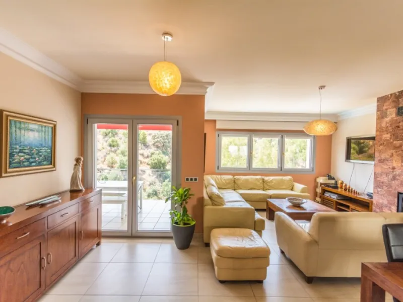 Large Villa with great qualities in Carretera de Mijas area with guest accommodation, lift and orchard.