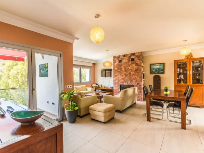 Large Villa with great qualities in Carretera de Mijas area with guest accommodation, lift and orchard.
