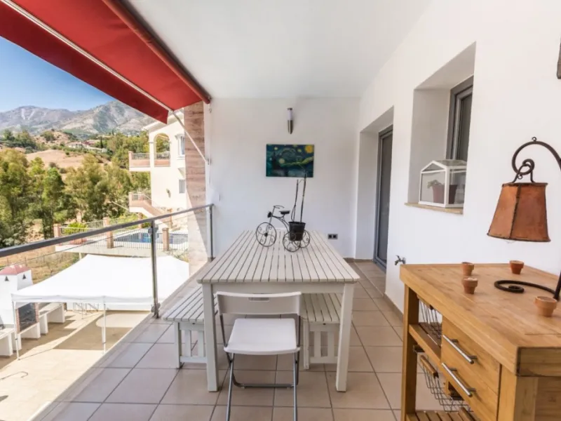 Large Villa with great qualities in Carretera de Mijas area with guest accommodation, lift and orchard.