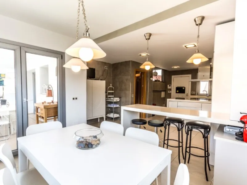 Large Villa with great qualities in Carretera de Mijas area with guest accommodation, lift and orchard.