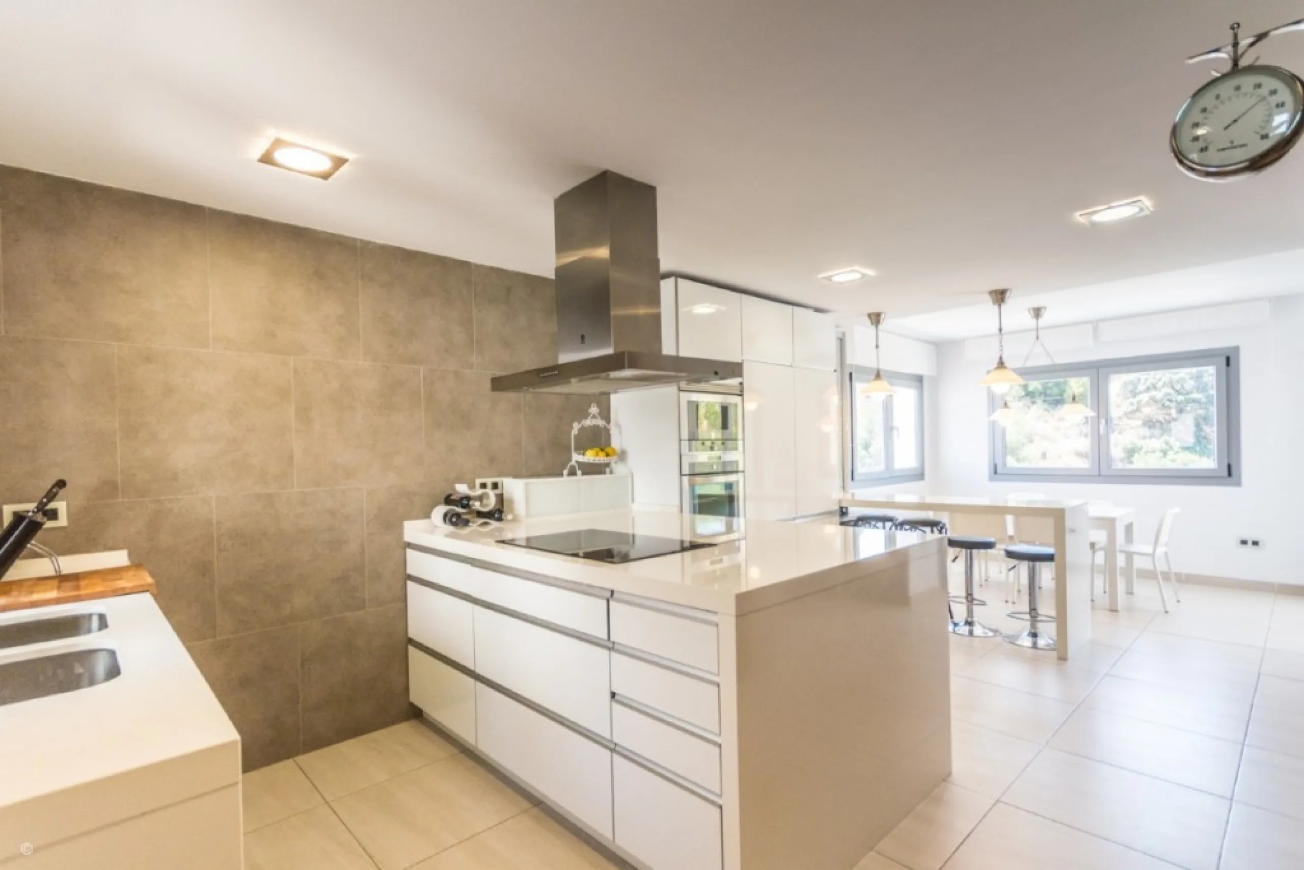 Large Villa with great qualities in Carretera de Mijas area with guest accommodation, lift and orchard.