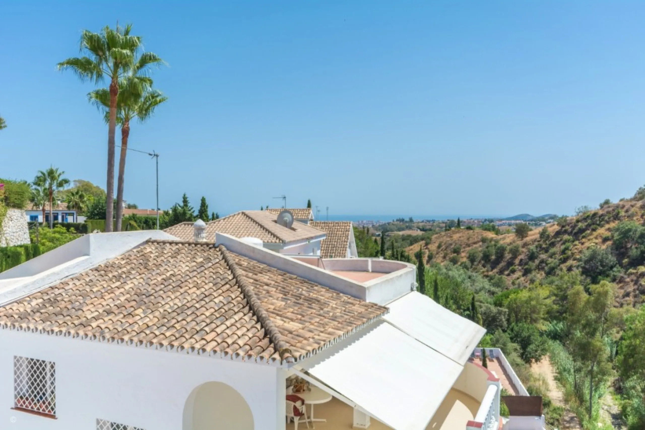 Large Villa with great qualities in Carretera de Mijas area with guest accommodation, lift and orchard.