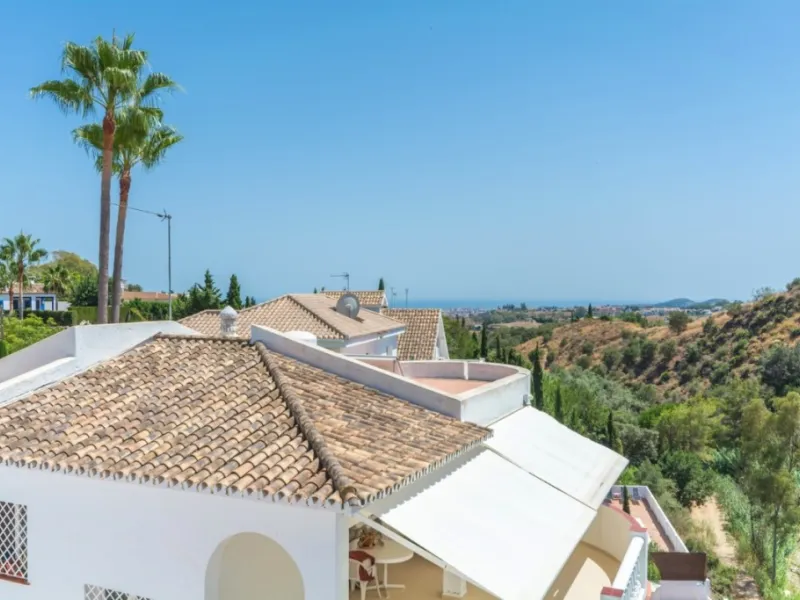 Large Villa with great qualities in Carretera de Mijas area with guest accommodation, lift and orchard.